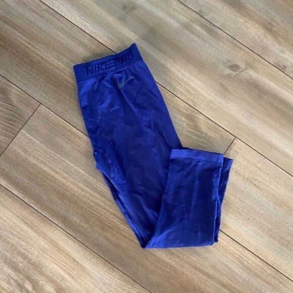 Nike Blue Pattern Athletic Cropped Seamless Leggings Women Medium Bin‎ G-23 - Picture 1 of 5